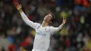 Striker Real Madrid, Cristiano Ronaldo, tampak kecewa usai gagal mencetak gol ke gawang Villarreal pada laga La Liga Spanyol di Stadion Santiago Bernabeu, Madrid, Sabtu (13/1/2018). Real Madrid kalah 0-1 dari Villarreal. (AP/Paul White)
