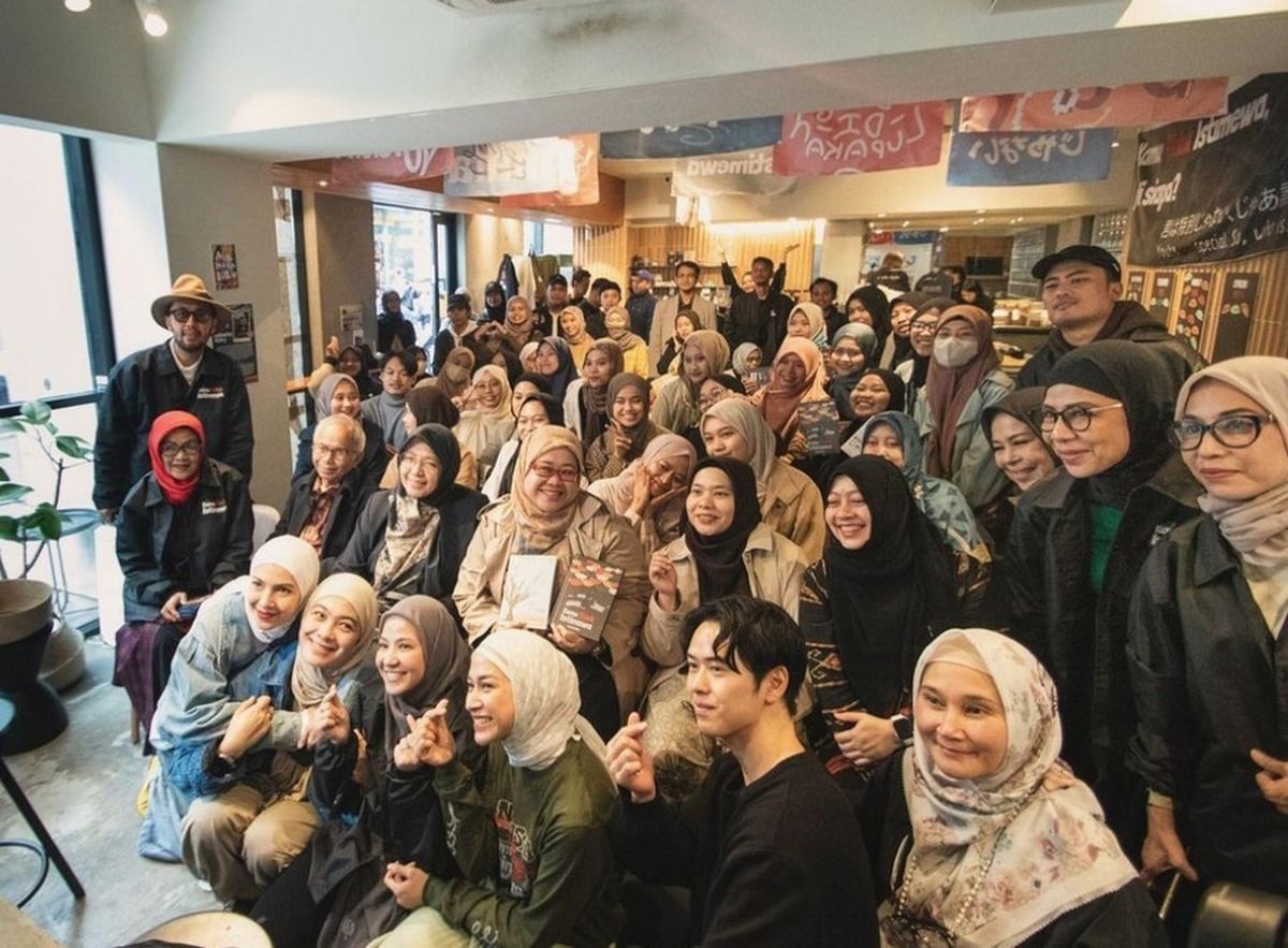 10 Potret Membanggakan Natasha Rizky Luncurkan Buku di Jepang, Dikelilingi Para Sahabat dan Keluarga