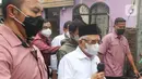 Wakil Presiden Ma’ruf Amin meninjau lokasi kebakaran Depo Pertamina Plumpang, Jakarta Utara, Sabtu (4/3/2023). Ma’ruf mengunjungi Posko pengungsi yang dibangun secara mandiri dengan warga dan bertanya pada para pengungsi. (Liputan6.com/Herman Zakharia)
