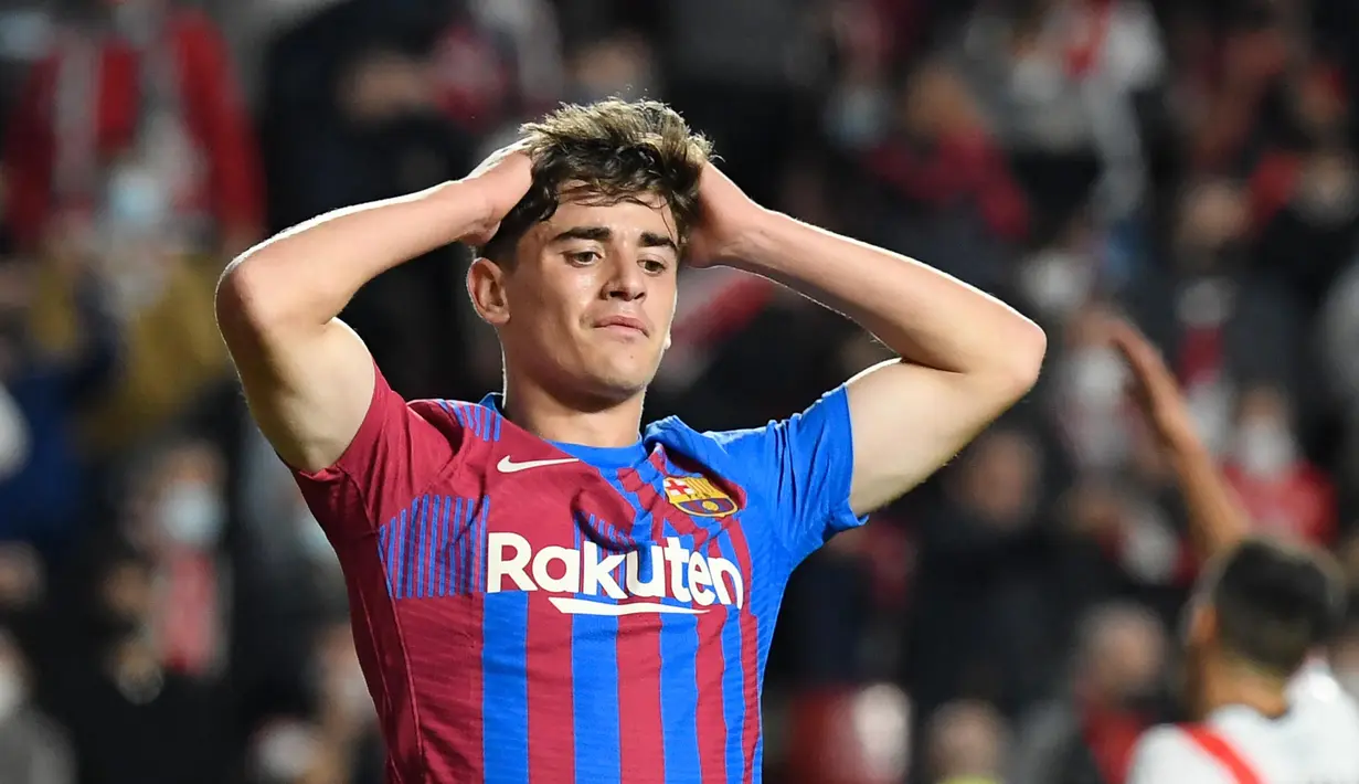 Belum lagi Gavi yang membuang peluang emas pada menit ke-97. Padahal pemain muda tersebut sudah sendirian di depan gawang Rayo Vallecano dan tak ada siapapun yang menjaga. Sayang, ia tak sanggup memanfaatkan momentum untuk menjadi gol penyeimbang. (AFP/Oscar Del Pozo)
