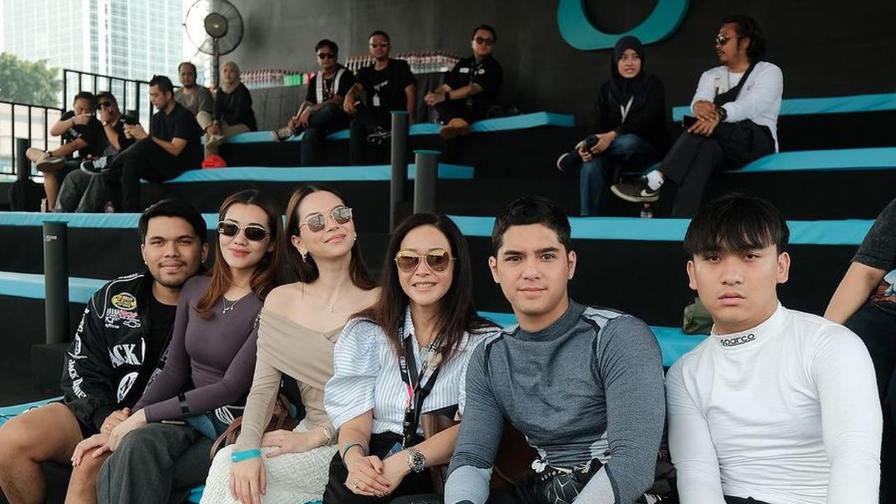 8 Potret Al Ghazali NgeDrift Mobil, Maia Estianty, Alyssa Daguise Hingga Thariq & Aaliyah Datang Beri Support