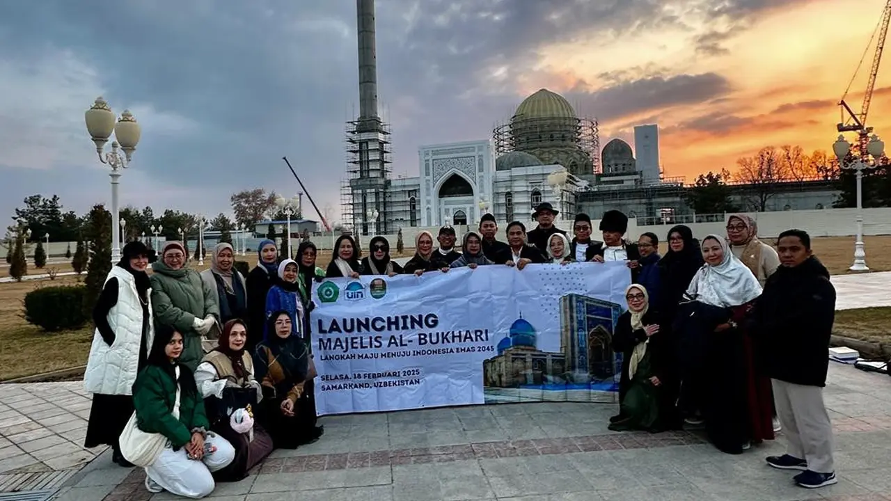 Kunjungan Delegasi UIN Jakarta dan IIQ Jakarta ke Makam Imam Bukhari di Samarkand Uzbekistan