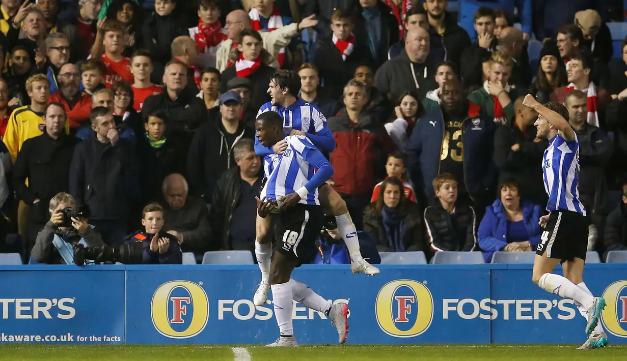 Pemain Lucas Joao Sheffield Wednesday merayakan golnya kegawang Arsenal pada babak keempat Piala Liga Inggris di Stadion Hillsborough, Rabu (28/10/2015) dini hari WIB. Arsenal 0-3. (Reuters / Lee Smith)