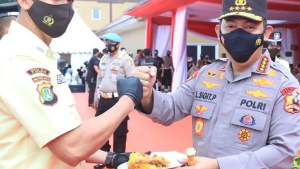 5 Potret Seragam Baru Satpam yang Diresmikan Hari Ini, Tampil dengan Warna Krem