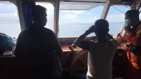 Dokumentasi pencarian penumpang kapal yang tenggelam di laut Banggai pada 25 April, 2020. (Foto: Kantor SAR Palu).