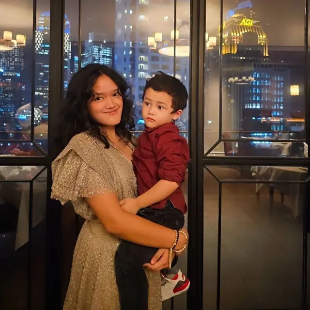 Ara putri kedua Ussy Sulistiawaty ultah ke-17 (Foto: Instagram andhiiikapratama)