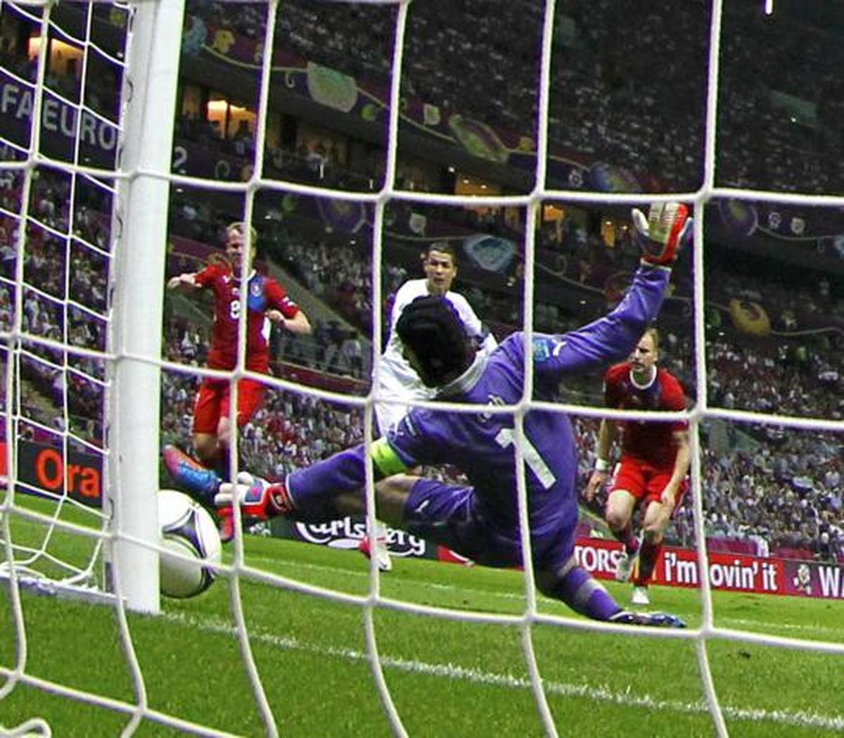 Ronaldo antarkan Portugal ke semifinal