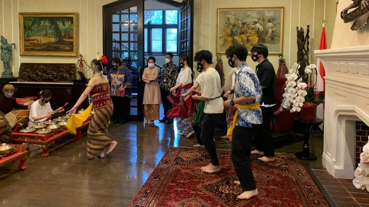 Pentas dan Latihan Tari dan Gamelan Jawa bersama generasi muda Jepang.