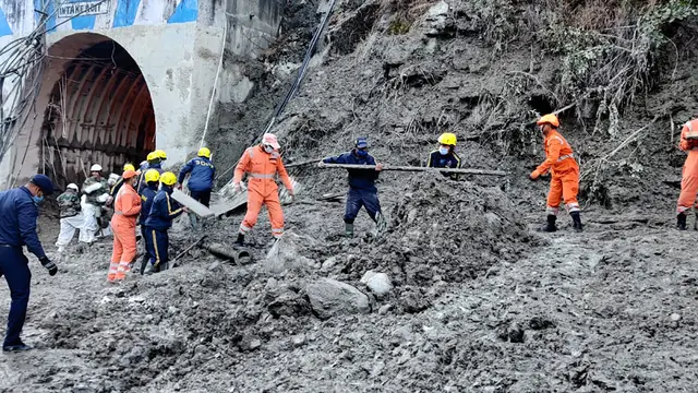 Pencarian Korban Gletser Pecah di Himalaya