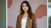 10 Blazer Batik Wanita Panjang Modis dan Serbaguna, Jadi Pilihan Tepat untuk Segala Acara