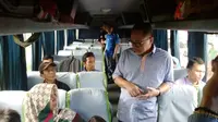 Ketua MPR Zulkifli Hasan saat meninjau persiapan mudik, di Terminal Raja Basa, Lampung. (Liputan6.com/Putu Merta Surya Putra)