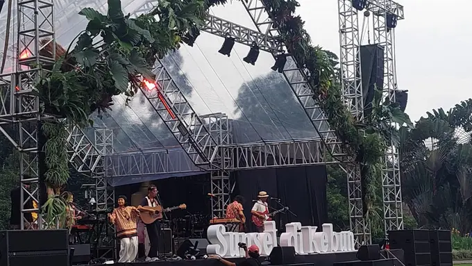 White Shoes & The Couples Company atau disingkat WSATCC (Fimela/Salsa Mutiara)