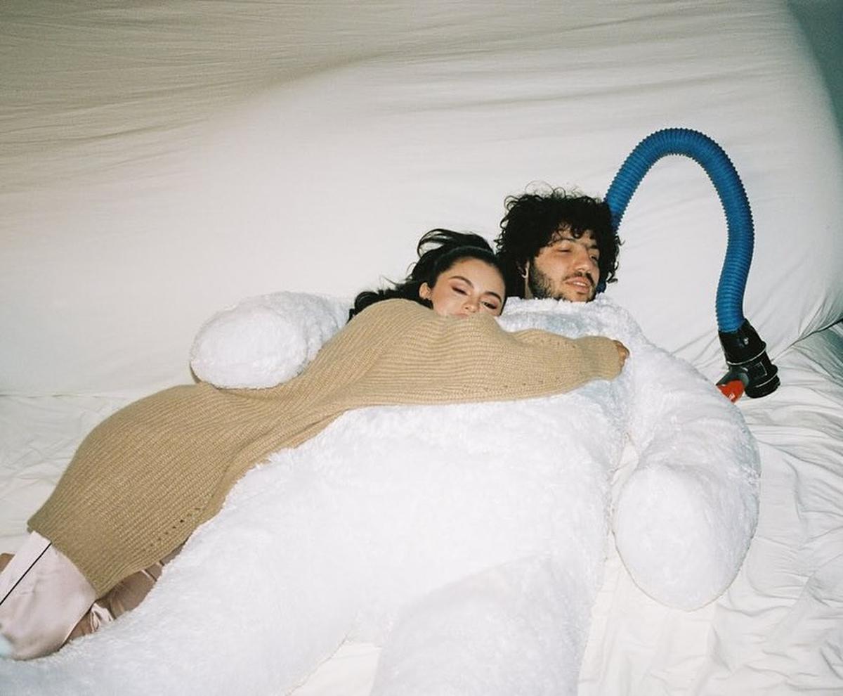 Profil Benny Blanco, Produser Musik yang Baru Saja Melamar Selena Gomez