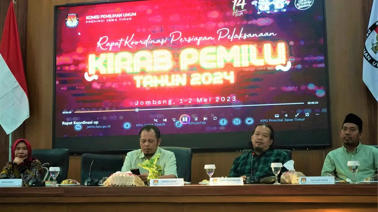 Jajaran Ketua dan anggota KPU Jatim. (Istimewa)