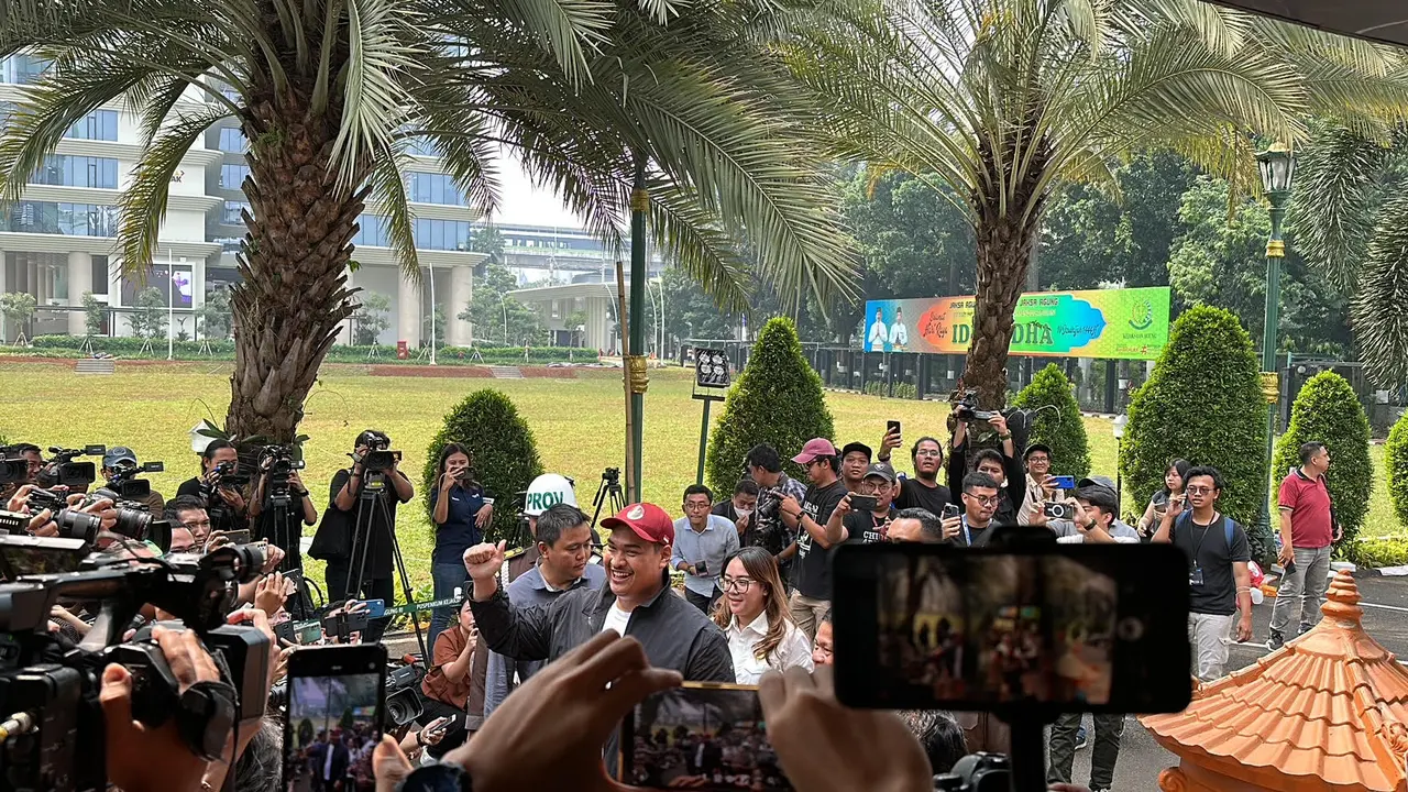 Menpora Dito Ariotedjo tiba di Kejaksaan Agung (Kejagung) dalam rangka memenuhi panggilan pemeriksaan terkait kasus dugaan korupsi penyediaan infrastruktur Base Transceiver Station (BTS) 4G