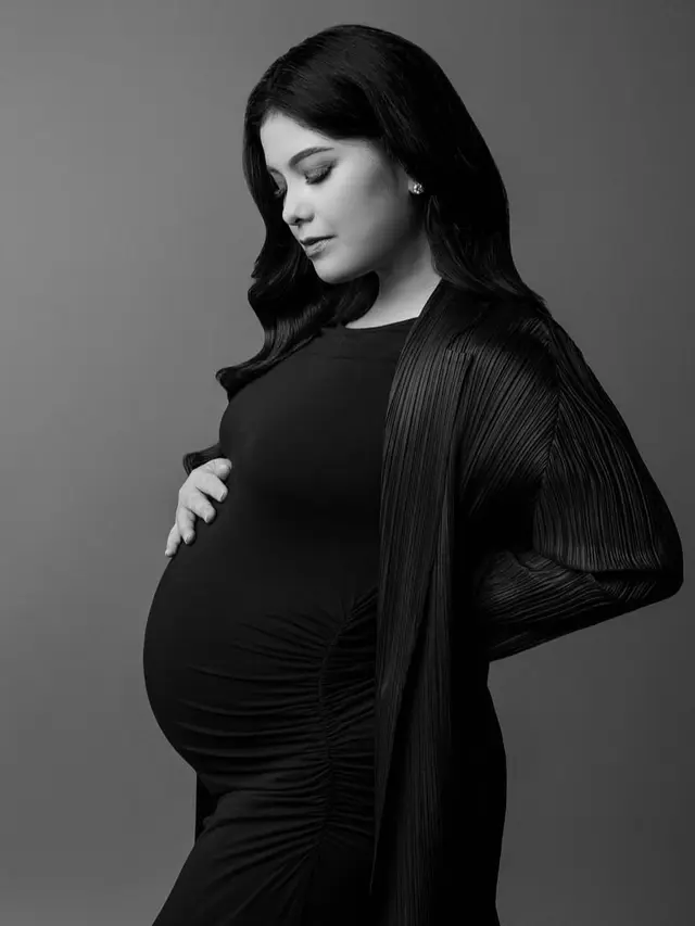 Annisa Pohan saat Maternity Shoot Anak ke-2 dengan gaya kasual . [@annisayudhoyono]
