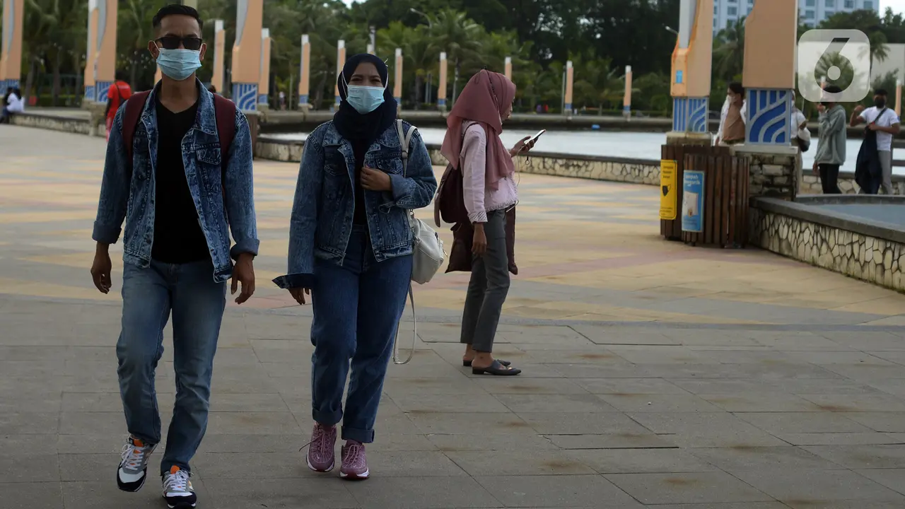 FOTO: Suasana Taman Impian Jaya Ancol pada Libur Tahun Baru 2022