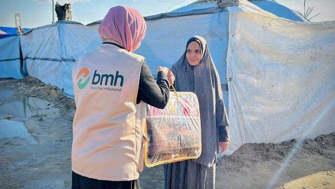 Selimut Indonesia: Oase Kehangatan untuk Warga Gaza Utara di Musim Dingin