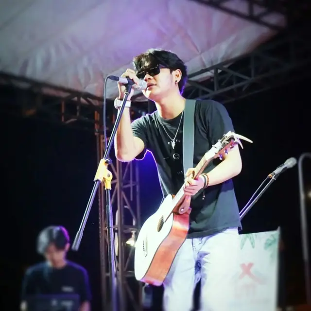 Sudah Minta Maaf dan Beri Klarifikasi, Ini 6 Potret Penyanyi Tri Suaka yang Viral