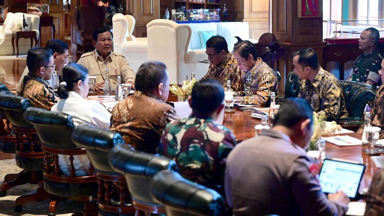 Prabowo Kumpulkan Menteri di Hambalang, Apa yang Dibahas?