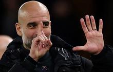FOTO: Gaya Pep Guardiola Pamer 6 Jari untuk Balas Ejekan Pendukung Liverpool, Ini Maknanya