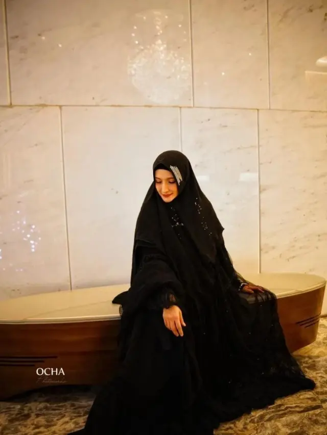 Pesona Inneke Koesherawati, Tak Lagi Muda Namun Wajahnya Tetap Meneduhkan