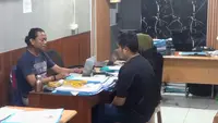 Akal-akalan Pasutri Jual Emas Palsu di Pasar Induk
