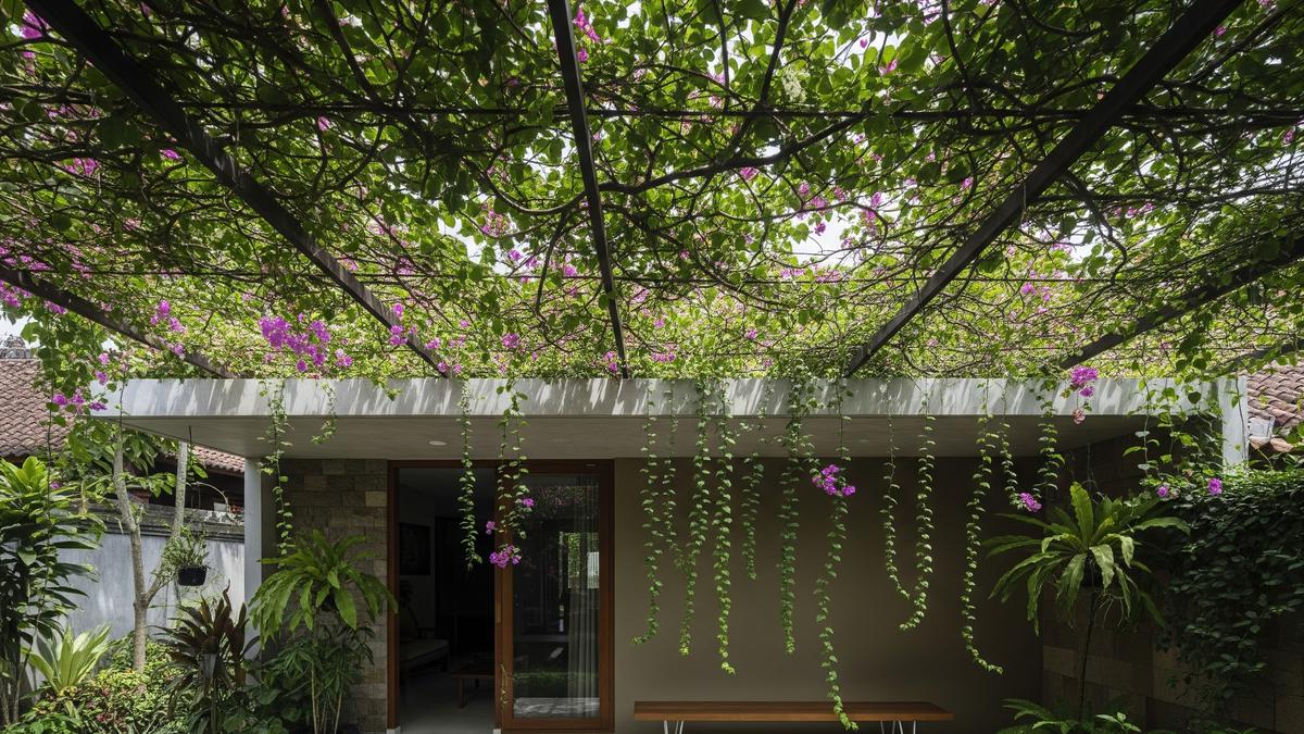 8 Model Teras Rumah Kecil Atap Rendah Supaya Tidak Panas dan Nyaman untuk Bersantai