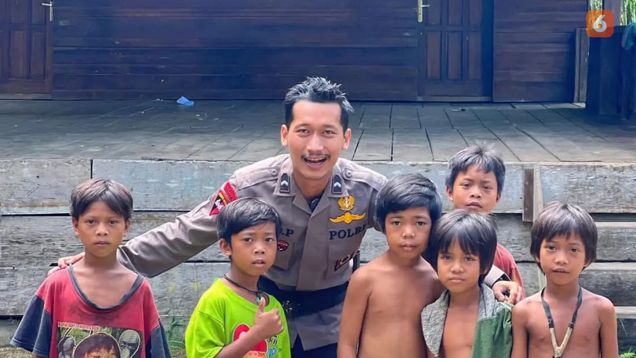 Kedekatan Brimob Polda Jambi dengan Suku Anak Dalam