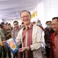 Board Member Sinar Mas, Frank Oesman Widjaja mengunjungi UMKM Binaan Pilar Usaha pada kegiatan Tjipta UMKM Fair, dukung UMKM naik kelas. (Dok Sinar Mas)