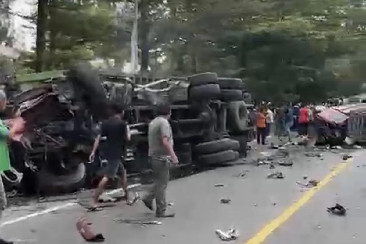 Kecelakaan Maut Sibolangit, Truk Bawa Galon Rem Blong Hantam 8 Kendaraan