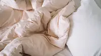 Mengatasi Bed Cover yang Cepat Bau Apek, 7 Cara Ilmiah Terbukti Jaga Kesegaran Kamar Tidur