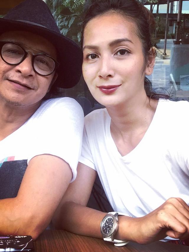6 Potret Harmonis Andy Rif dan Istri Kedua Setelah 17 Tahun Bersama ...