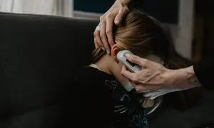 Kejang demam umumnya akan berhenti dengan sendirinya. (Foto: Unsplash/Kelly Sikkema)