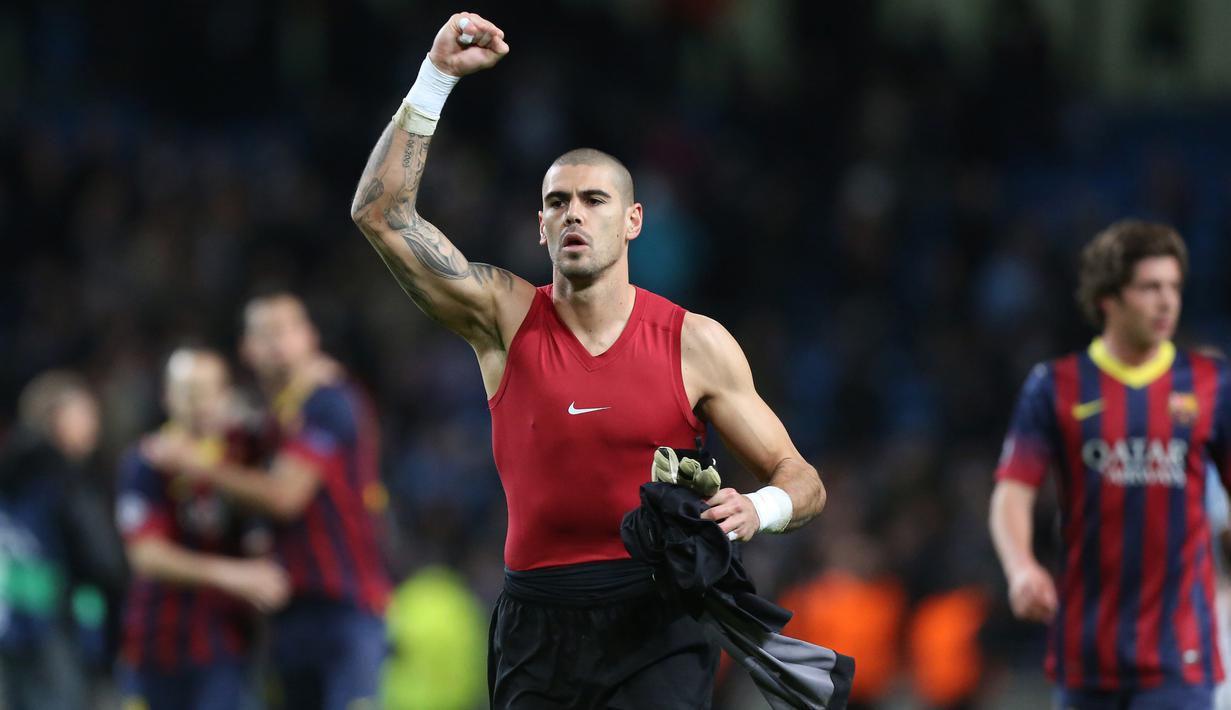 10. Victor Valdes (Barcelona) -  Total penampilan sebanyak 106. Setelah pensiun dari Barcelona pada 2014, ia sempat bergabung dengan Manchester United pada 2015, lalu hijrah ke Middlesbrough pada 2016 hingga 2017. (AP Photo/Jon Super)