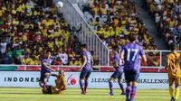 Bhayangkara FC menyerah 2-4 dari FC Tokyo pada laga bertajuk J-League Asia Challenge di Stadion Utama Gelora Bung Karno (GBK), Jakarta, Sabtu (27/1/2018). (Liputan6.com/Faizal Fanani)