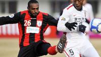 Aksi, Ortizan Solossa, pemain Persipura saat bersua klub China Changchun Yatai di Liga Champions Asia 2010. (Bola.com/ China Daily)