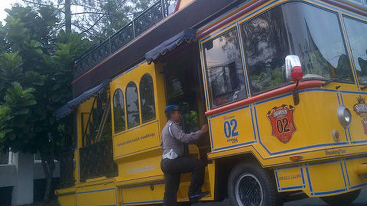 Andy, mahasiswa yang jatuh saat naik Bus Bandros meninggal dunia