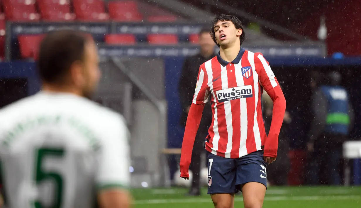 Joao Felix merupakan wonderkid asal Portugal yang diboyong oleh Atletico Madrid dari Benfica pada tahun 2019. Digadang-gadang akan menjadi penerus Cristiano Ronaldo, Felix belum menunjukkan penampilan terbaiknya bersama Los Rojiblancos. (AFP/Oscar Del Pozo)