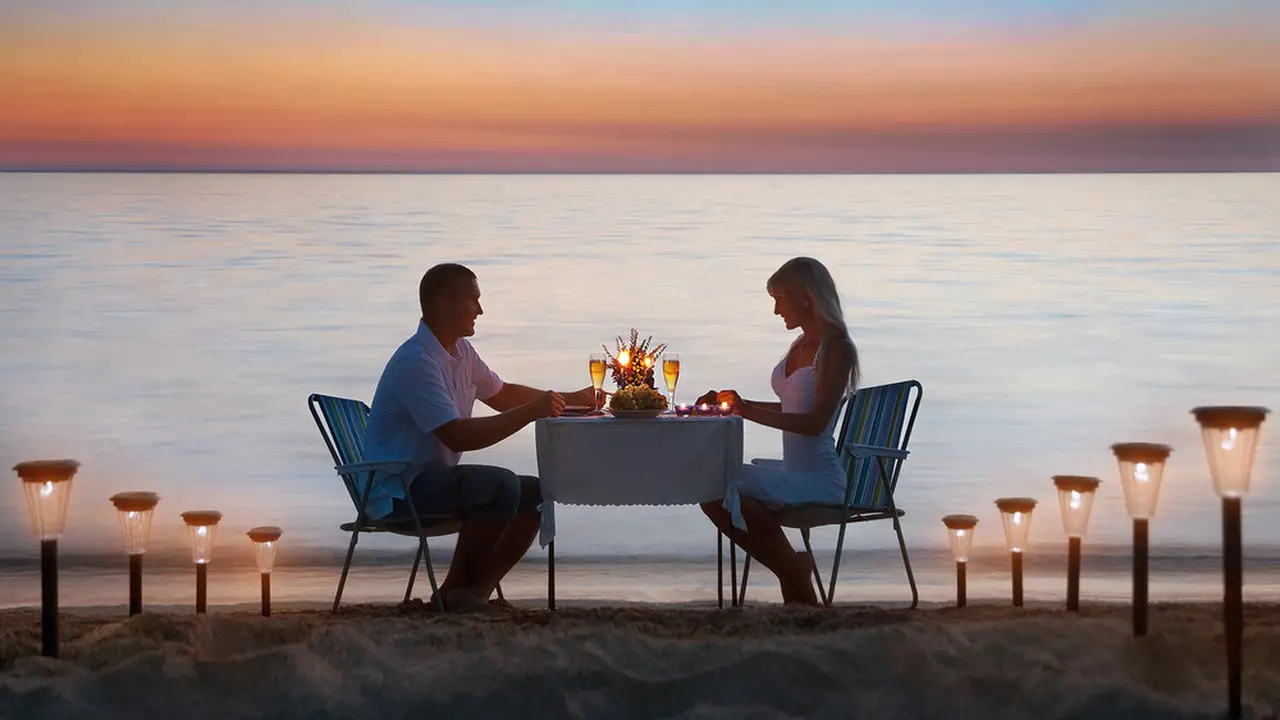 Ilustrasi makan malam romantis