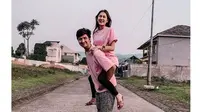 Romantis, Ini 6 Momen Kompak Zoe Abbas Jackson dan Aditya Zoni Pakai Baju Couple (sumber: Instagram.com/real_aditya1)