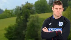 Gelandang Inggris James Milner berpose di luat hotel di Irdning, Austria, 19 Mei 2010 jelang PD 2010 di Afrika Selatan. AFP PHOTO / PAUL ELLIS 