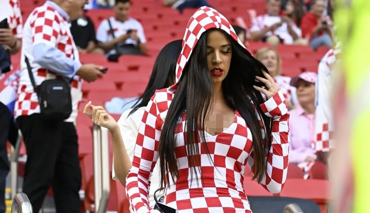 Melalui media sosial, Ivana Knoll membagikan momennya saat berada di stadion. (FOTO: instagram.com/knolldoll/)