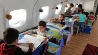 Gari Chapidza seorang guru asal Rustavi, Georgia berhasil mengubah kabin sebuah pesawat terbang menjadi sebuah taman kanak-kanak.