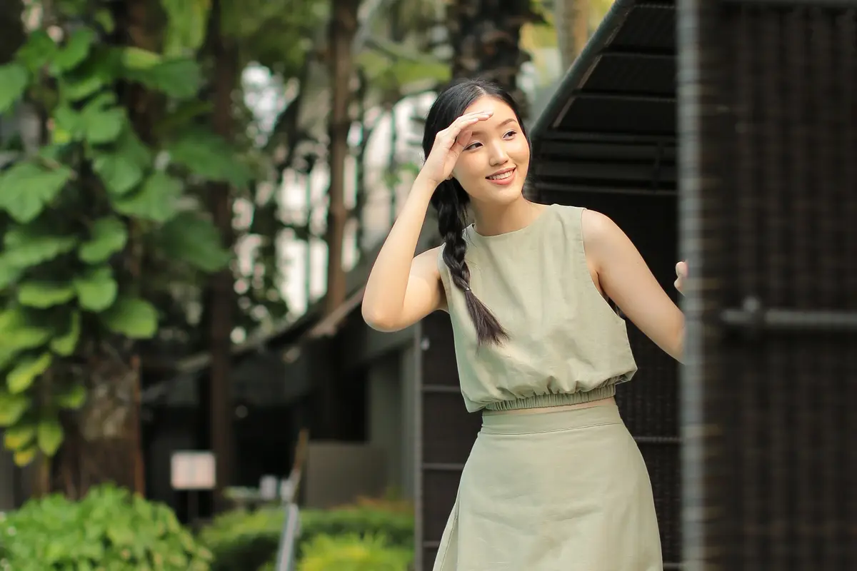 wanita juli bahagia sage