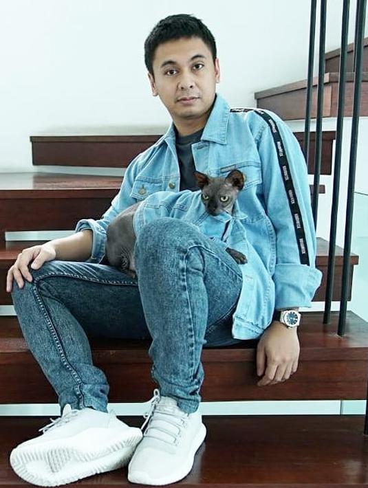 Cerita Raditya Dika Soal Rumahnya yang Diganggu Mahluk 