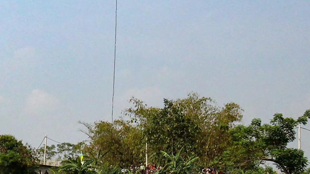 Air yang diambil helikopter BNPB bersumber dari sungai terdekat dari lokasi kebakaran TPA.