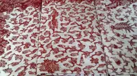 Warna merah pada motif lokcan batik lasem. (dok.Instagram/@lis_kholishoh/https://www.instagram.com/p/BRUNecvBaKl/Asnida Riani)