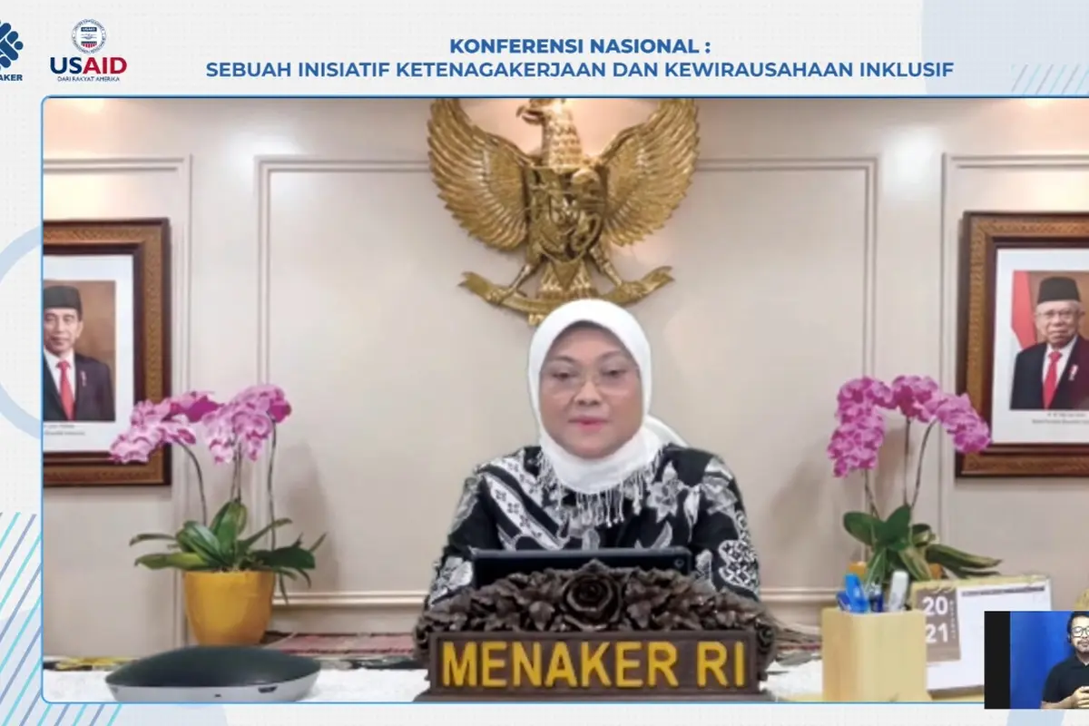 Menaker Terima Penghargaan dari USAID