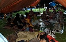 Pengungsi Gempa Bawean Mulai Terserang Penyakit